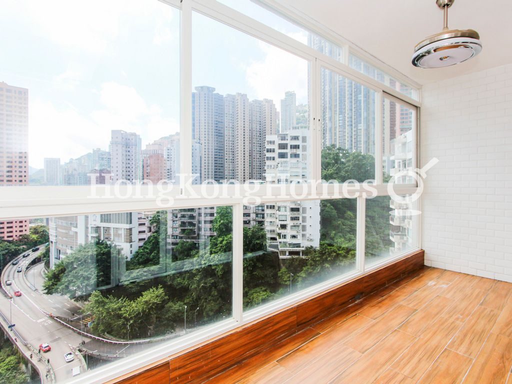 Enclosed Balcony — 羅便臣花園大廈 03D-03E座，西半山