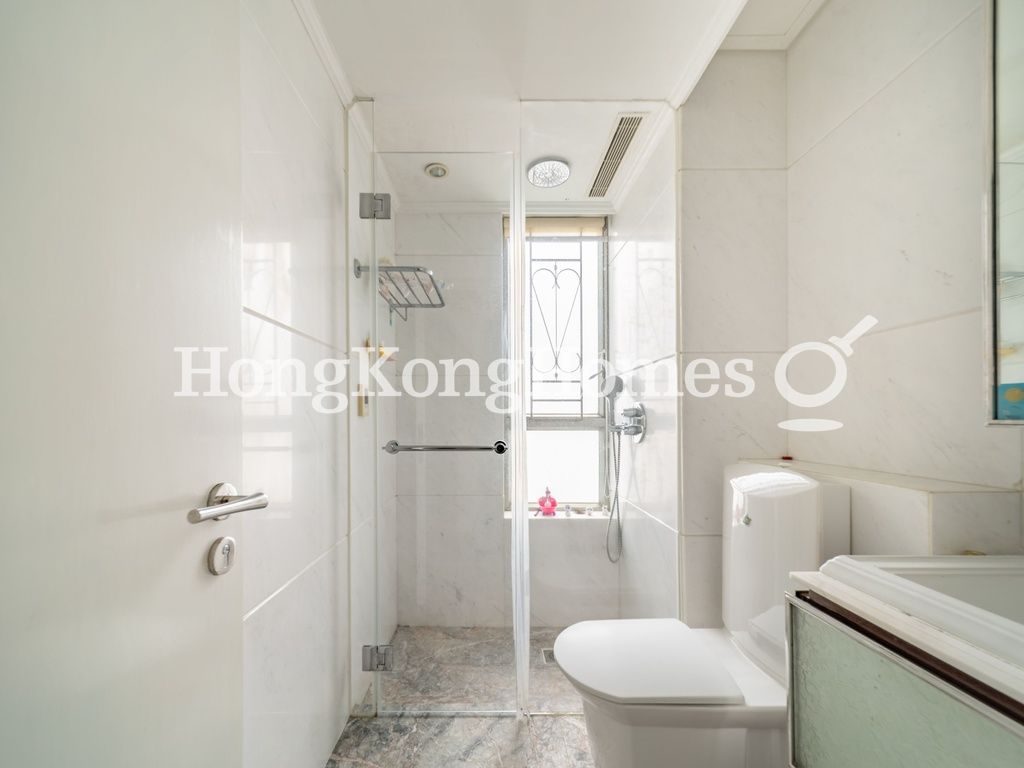 Guest Bathroom — 羅便臣道 31 號，西半山