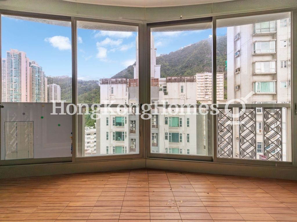 Balcony off Living and Dining Room — 羅便臣道 31 號，西半山