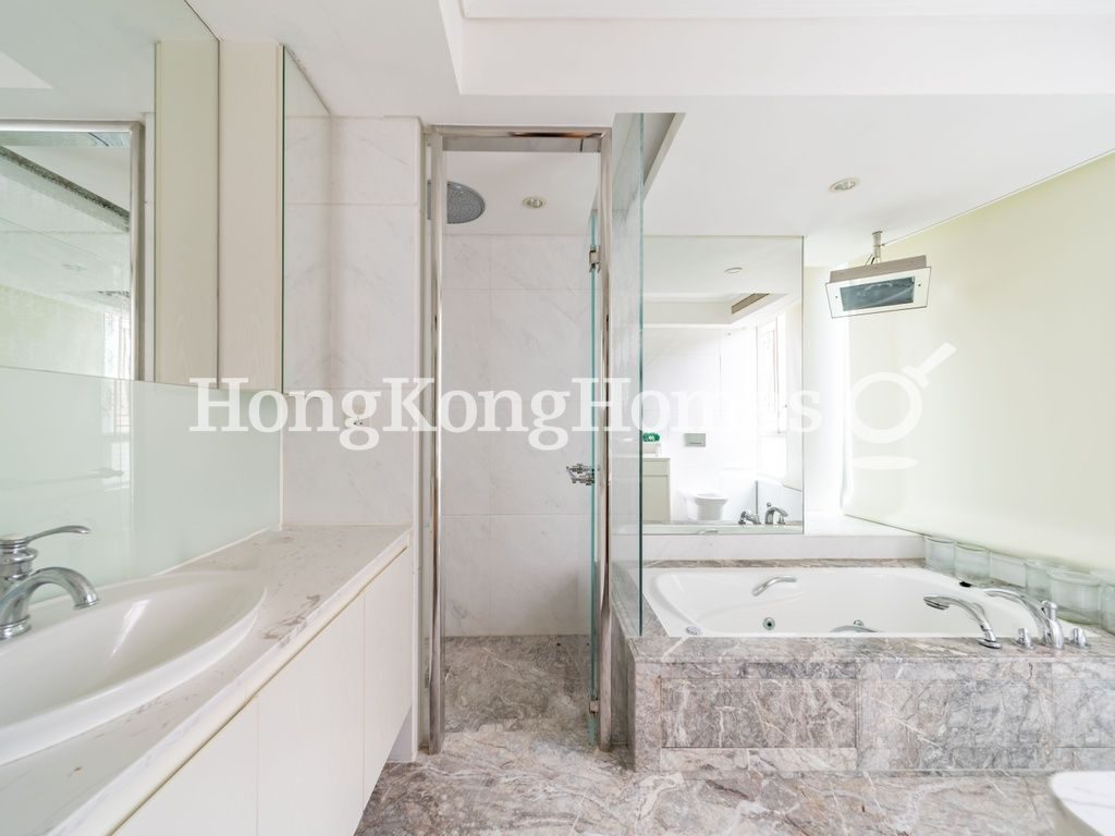 Master Bathroom — 羅便臣道 31 號，西半山