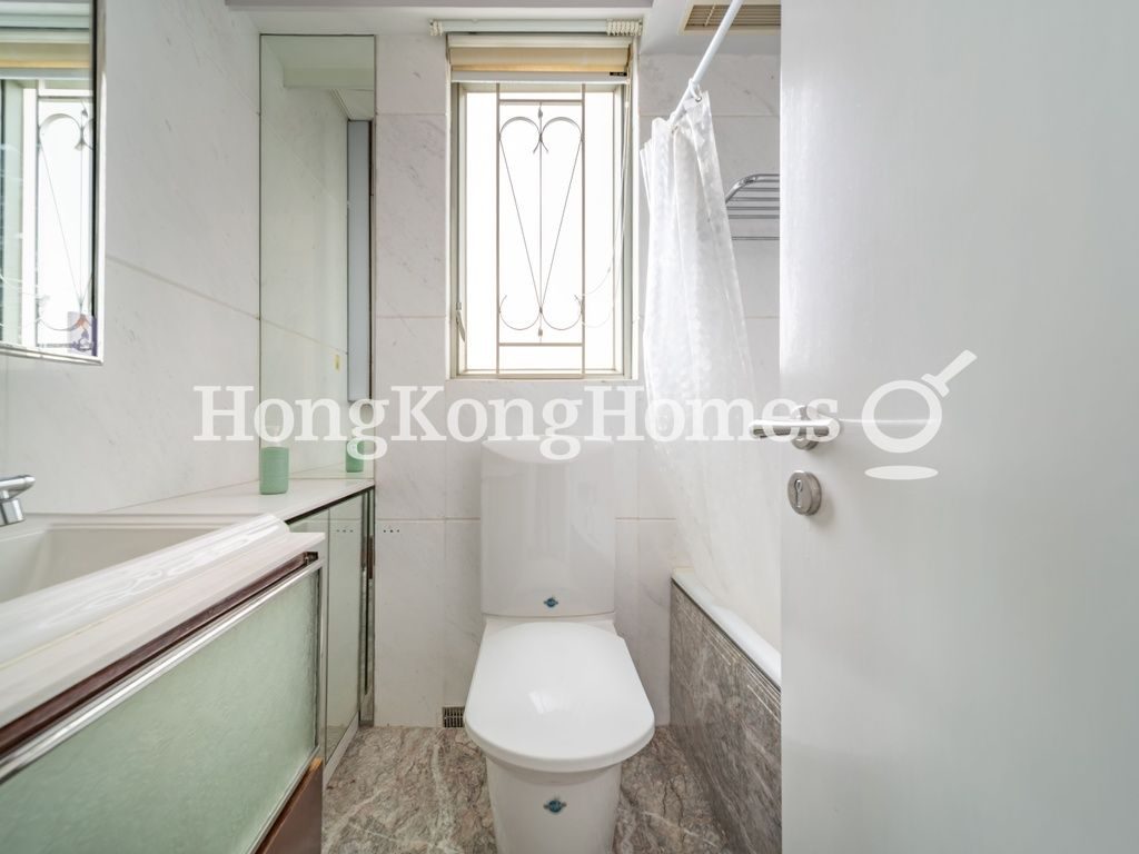 Second Ensuite Bathroom — 羅便臣道 31 號，西半山