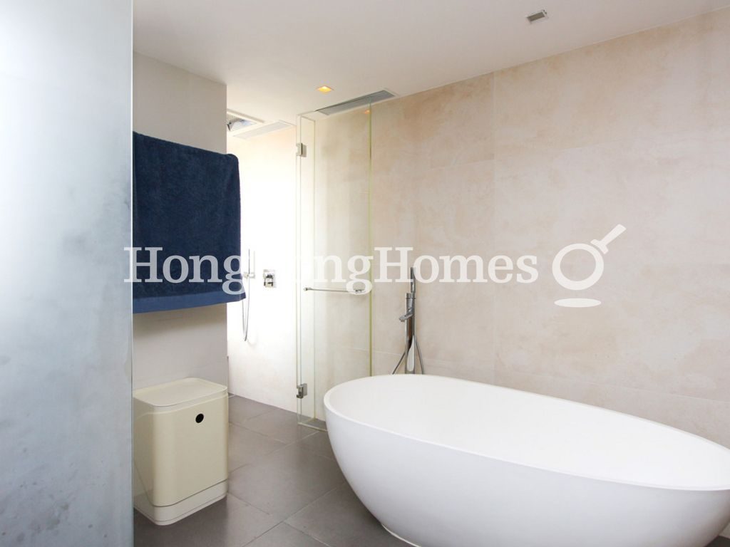 Master Bathroom — 時和大廈，中半山