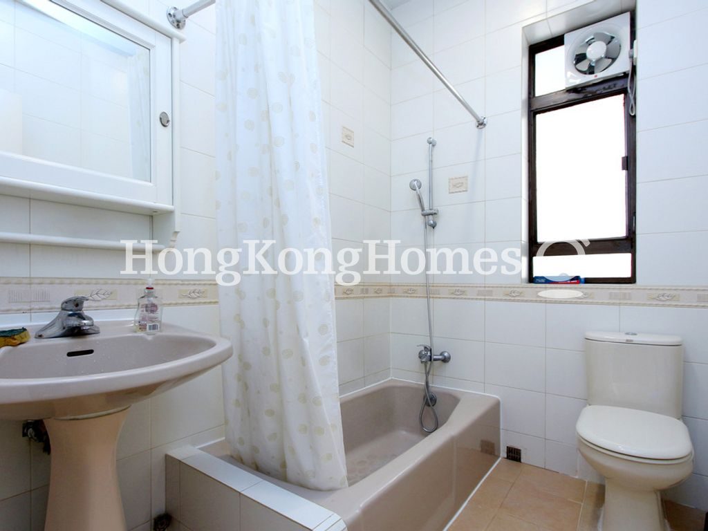 Guest Bathroom — 菽園新臺，跑馬地