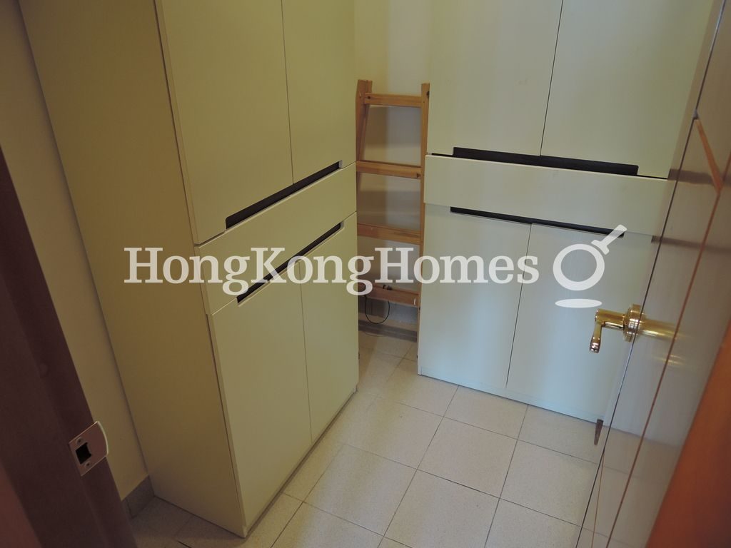 Maid's Room — 凱旋門 1期 第1座 (摩天閣)，尖沙咀