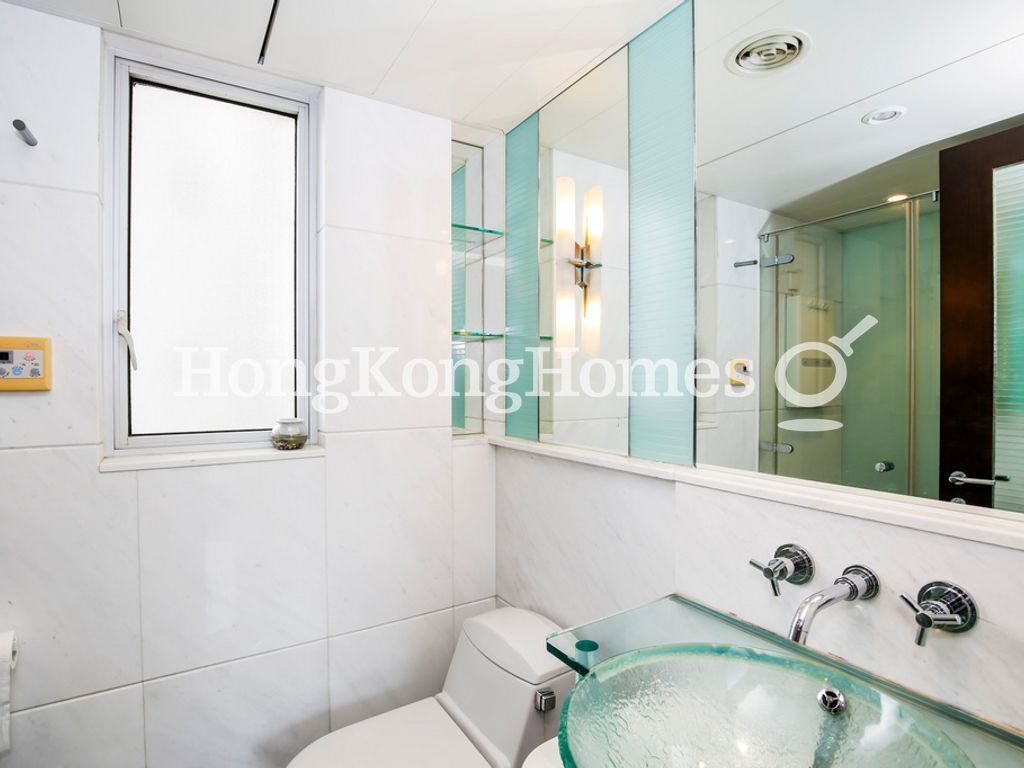 Guest Bathroom — 君臨天下 3座，尖沙咀
