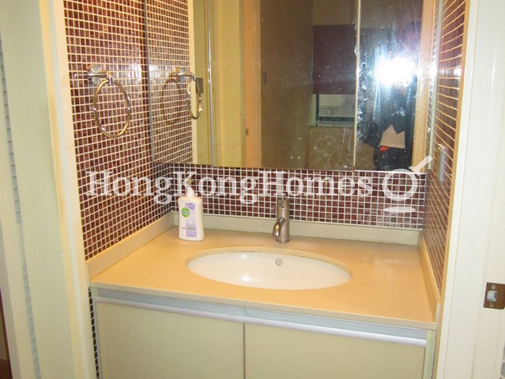 Guest Bathroom — 嘉樂居，跑馬地