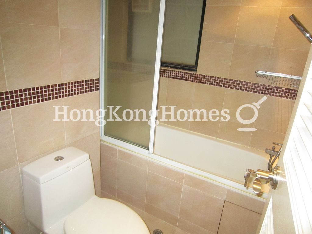 Guest Bathroom — 嘉樂居，跑馬地