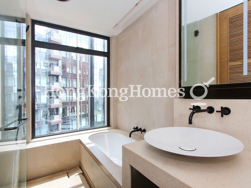 Master Bathroom — 柏傲山，北角