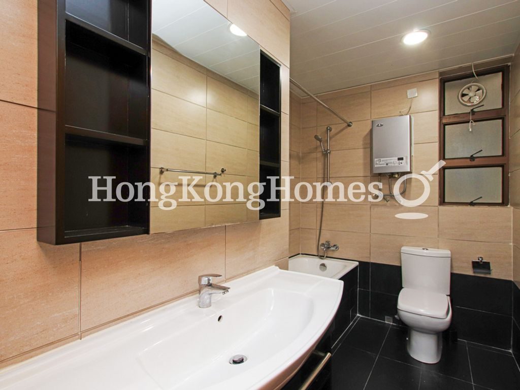 Guest Bathroom — 樂翠台 - A座，跑馬地
