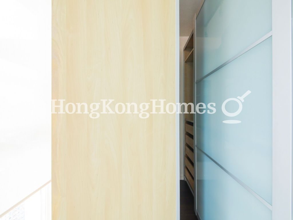 Walk-in Closet in Master Bedroom — 慧莉苑，跑馬地