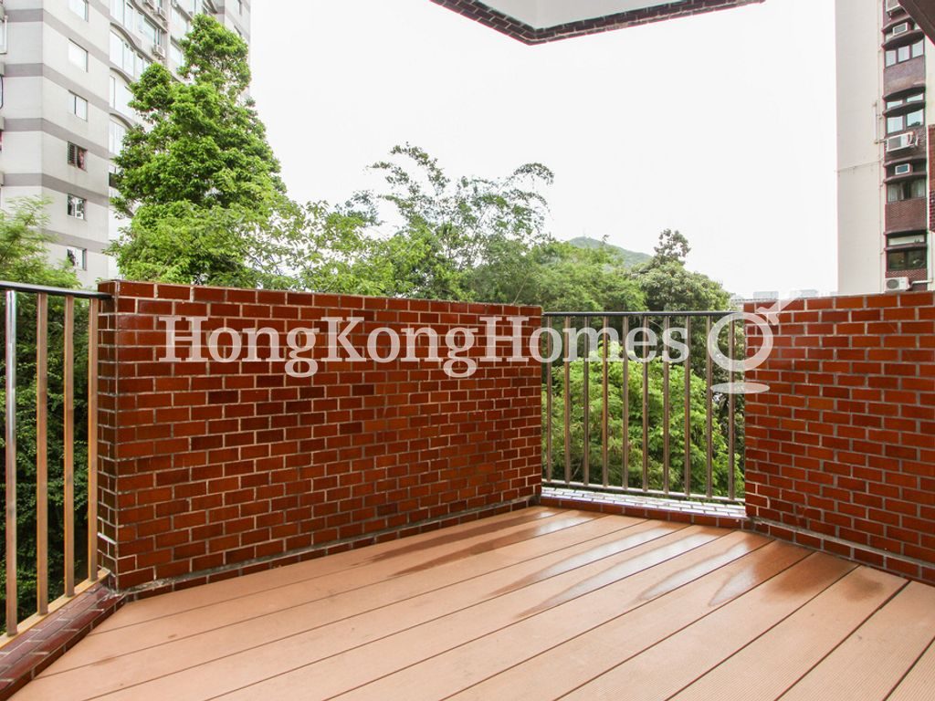 Balcony off Living and Dining Room — 富林苑 G-H 座，薄扶林