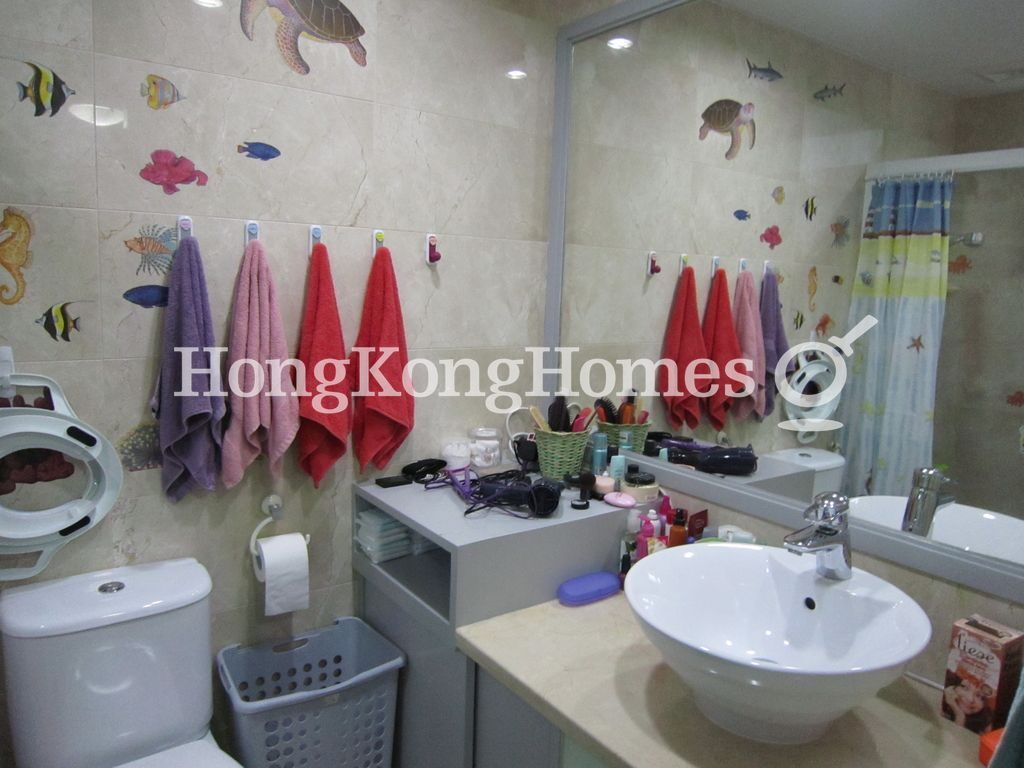 Guest Bathroom — 金碧別墅，清水灣