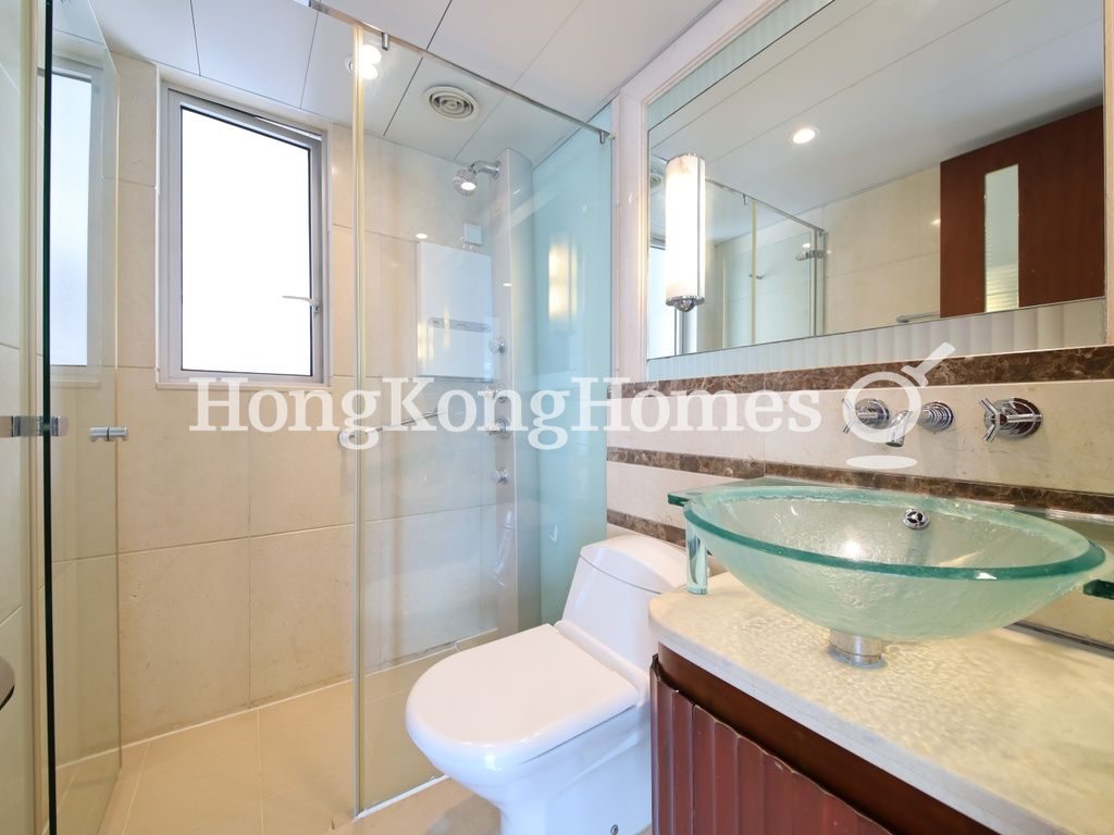 Guest Bathroom — 君臨天下1座，尖沙咀