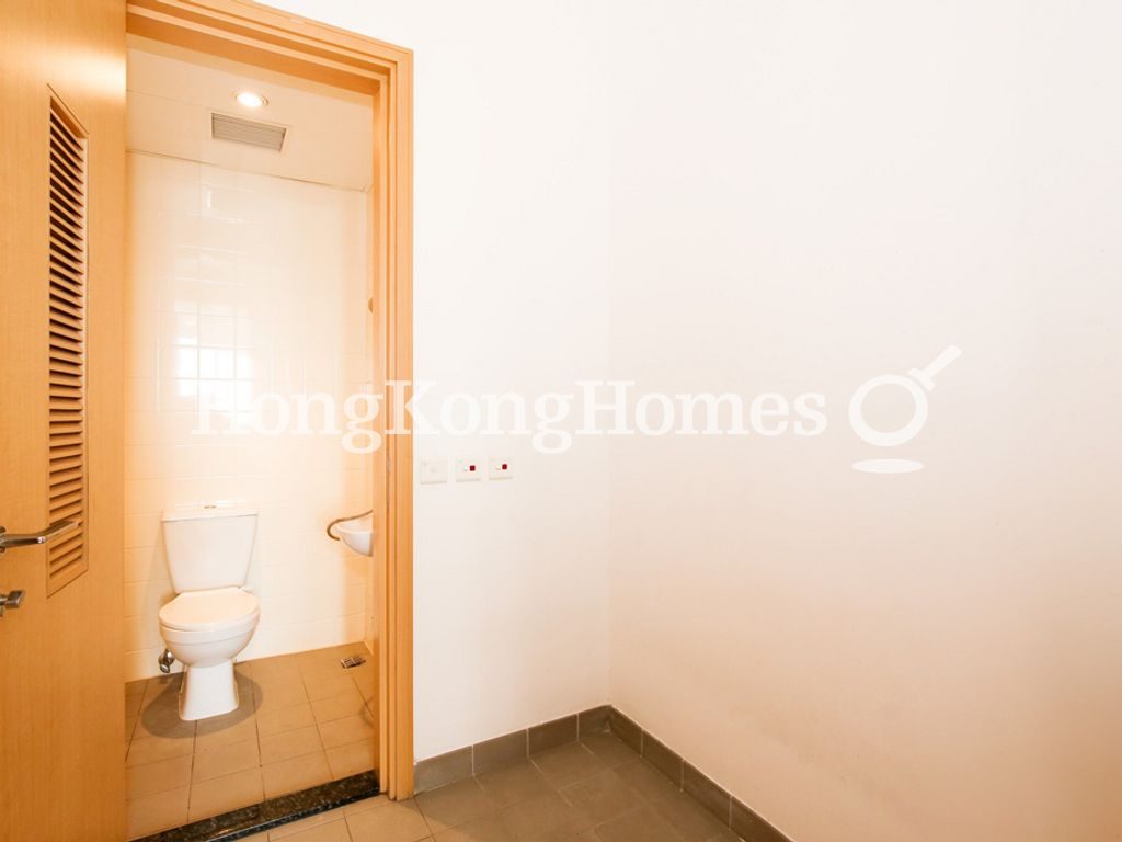 Maid's Room and Bathroom — 名鑄，尖沙咀