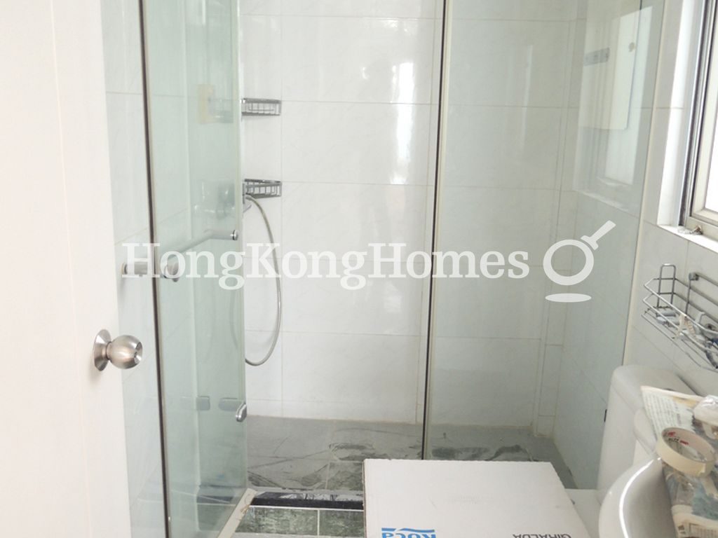 Guest Bathroom — 浪濤灣 洋房，黃金海岸