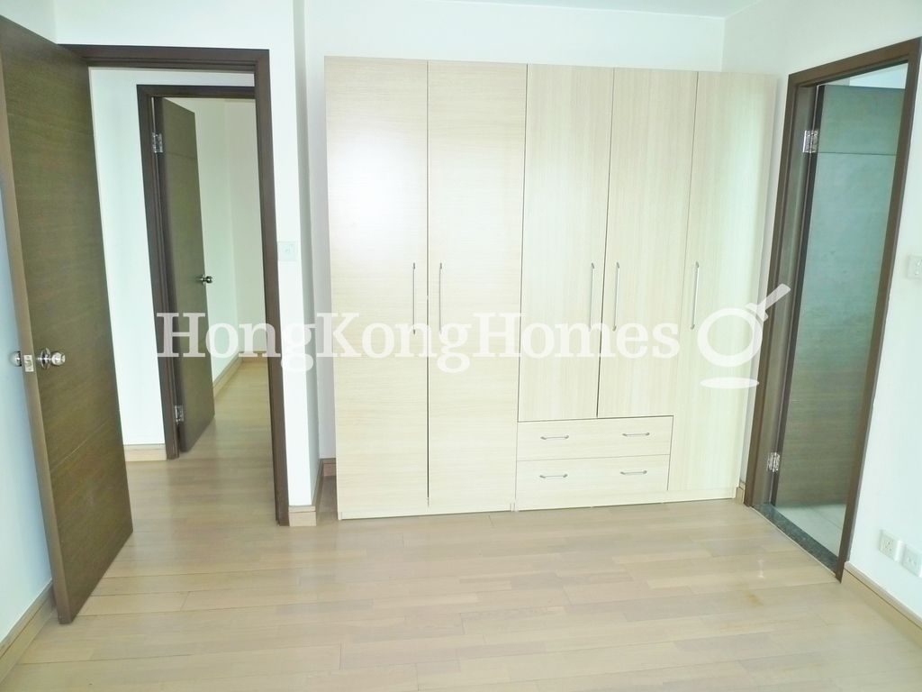 Built-in Wardrobe in Master Bedroom — 嘉亨灣 03座，鰂魚涌