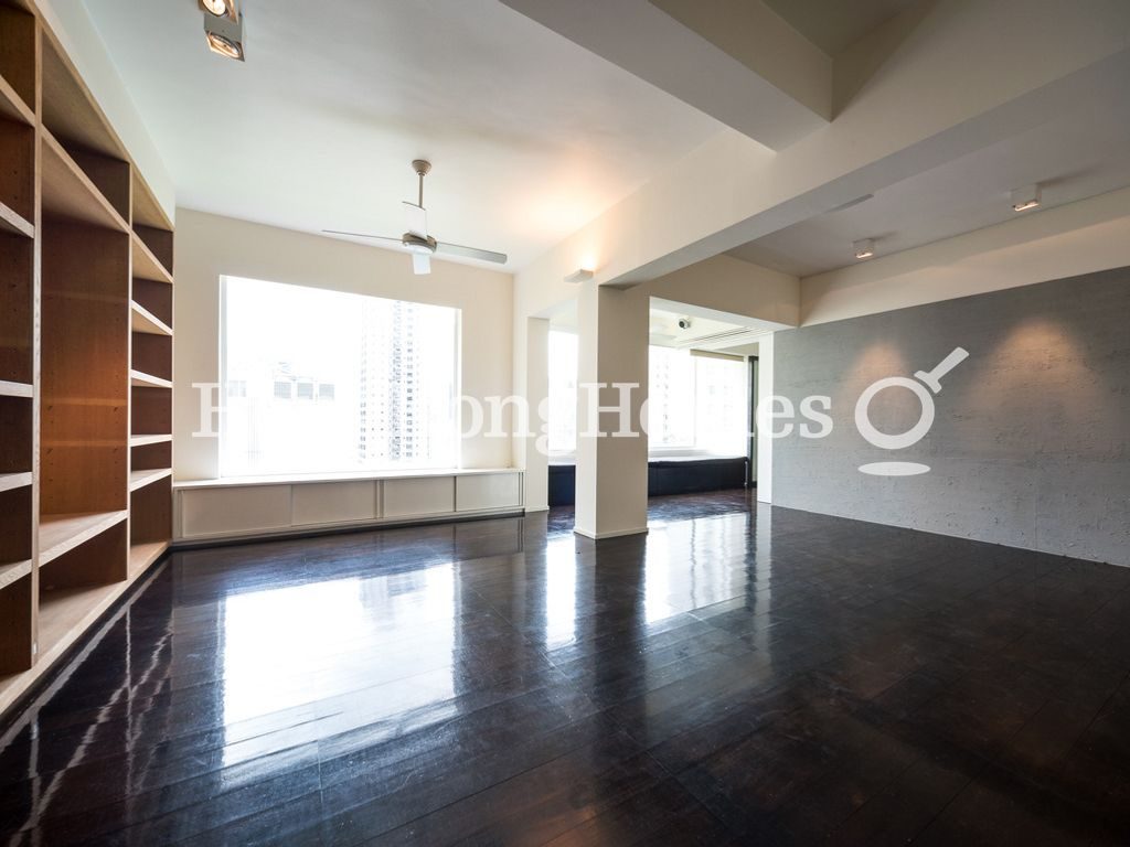 Living Area — 晨光大廈，中半山