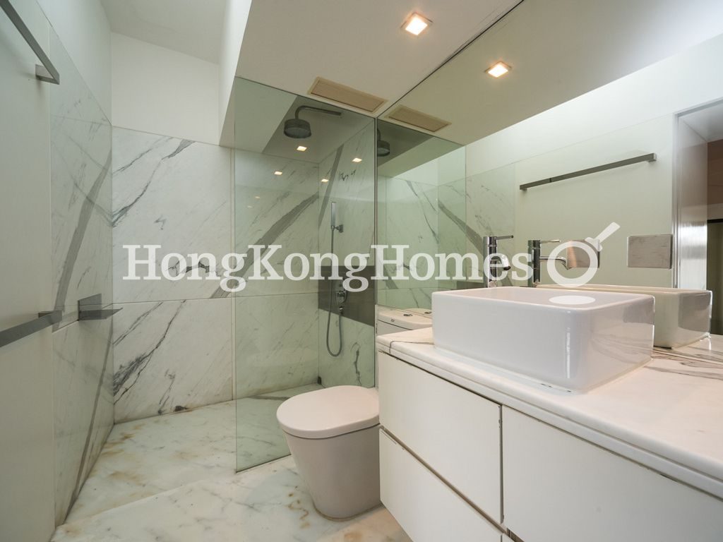 Master Bathroom — 晨光大廈，中半山