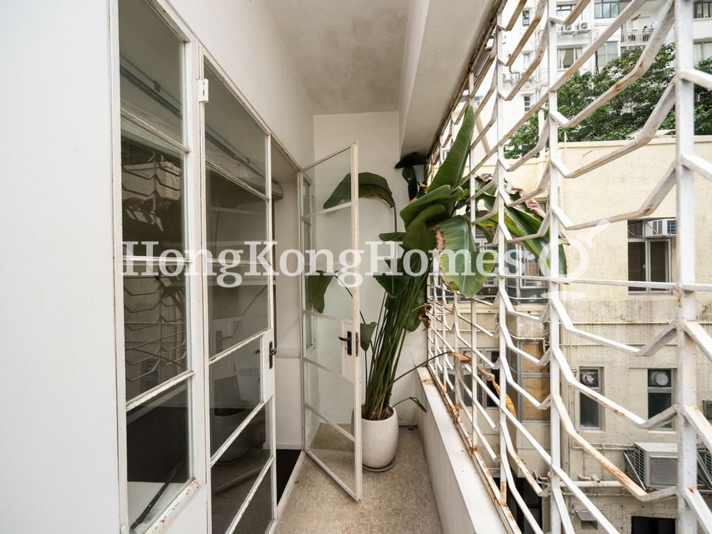 Balcony off Second Ensuite Bedroom — 晨光大廈，中半山