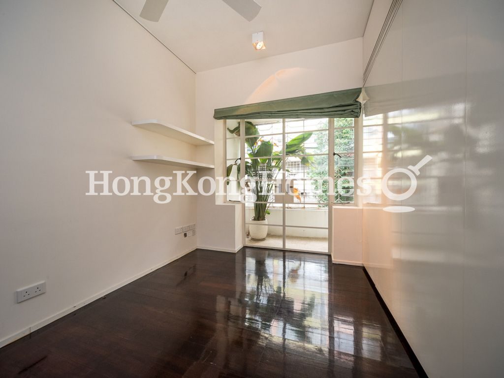 Second Ensuite Bedroom — 晨光大廈，中半山