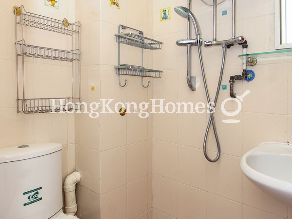 Maid's Bathroom — 瑞士花園 - 3座，大坑