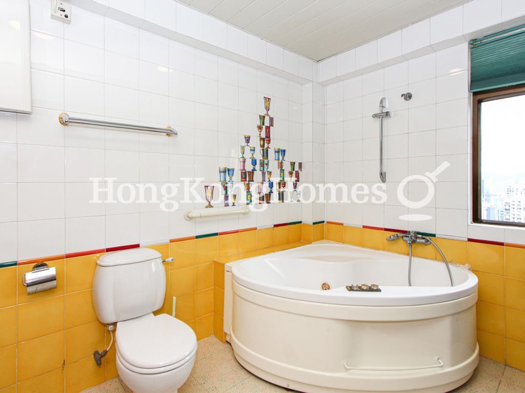 Master Bathroom — 瑞士花園 - 3座，大坑