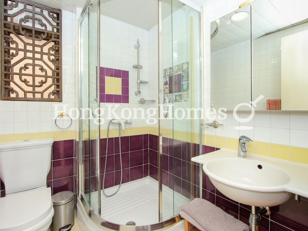 Guest Bathroom — 瑞士花園 - 3座，大坑