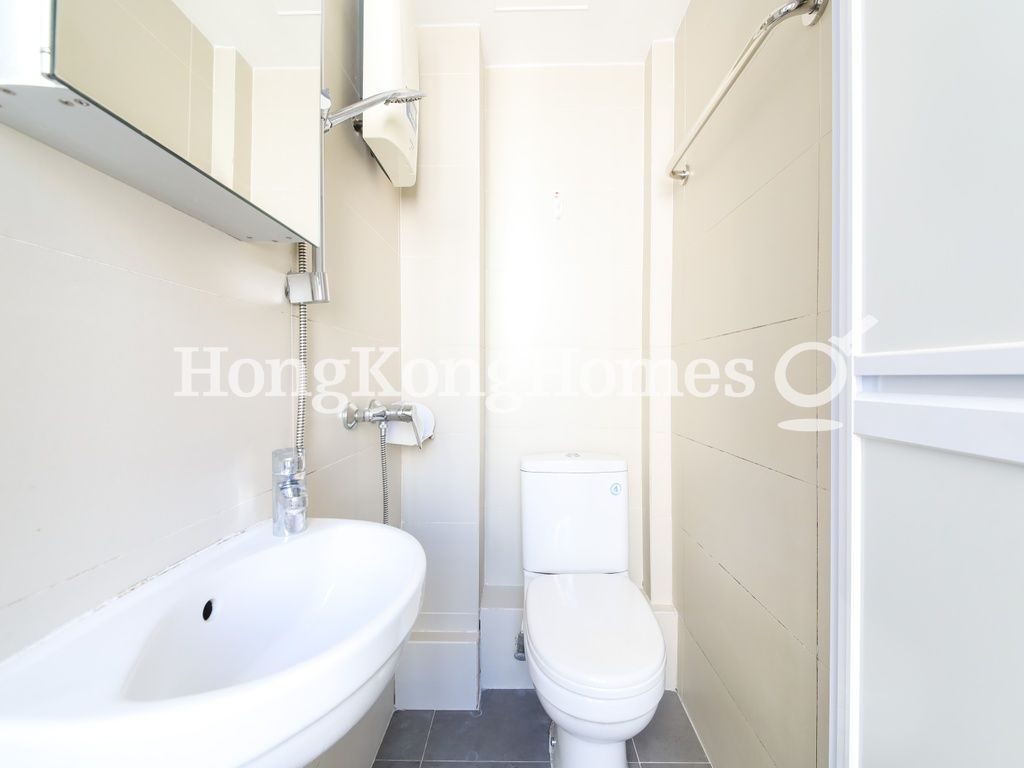 Maid's Washroom — Evergreen Villa - Block F, Mid-levels East