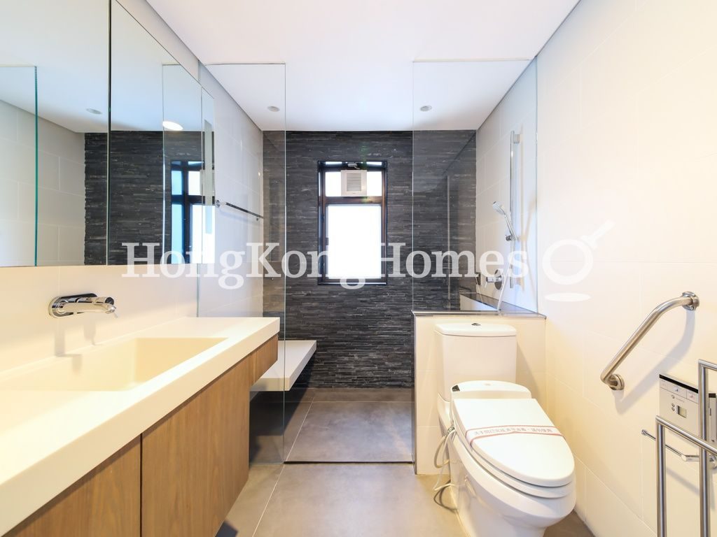 Guest Bathroom — Evergreen Villa - Block F, Mid-levels East