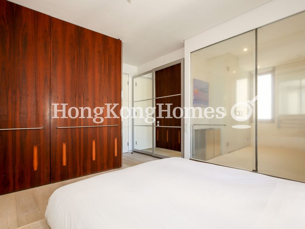 Built-in Wardrobe in Master Bedroom — 富林苑 A-B 座，薄扶林
