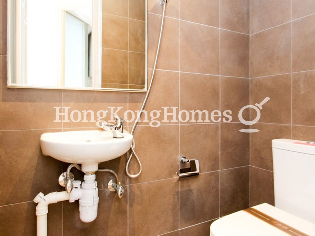 Maid's Bathroom — 維港頌，北角