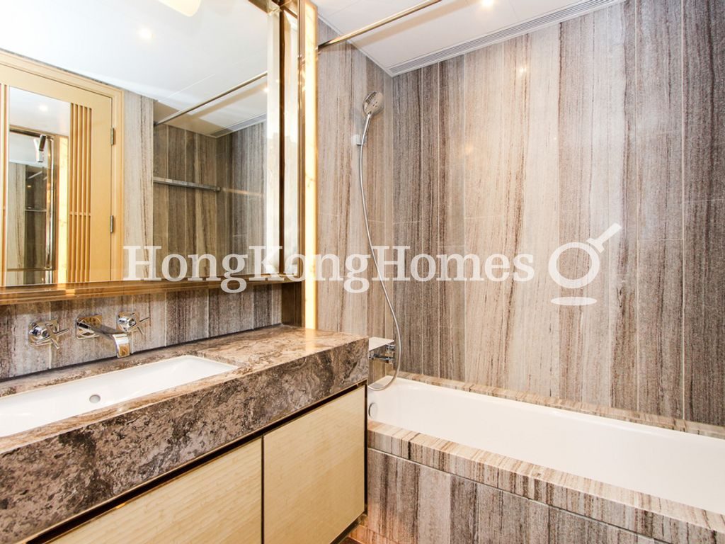 Master Bathroom — 維港頌，北角