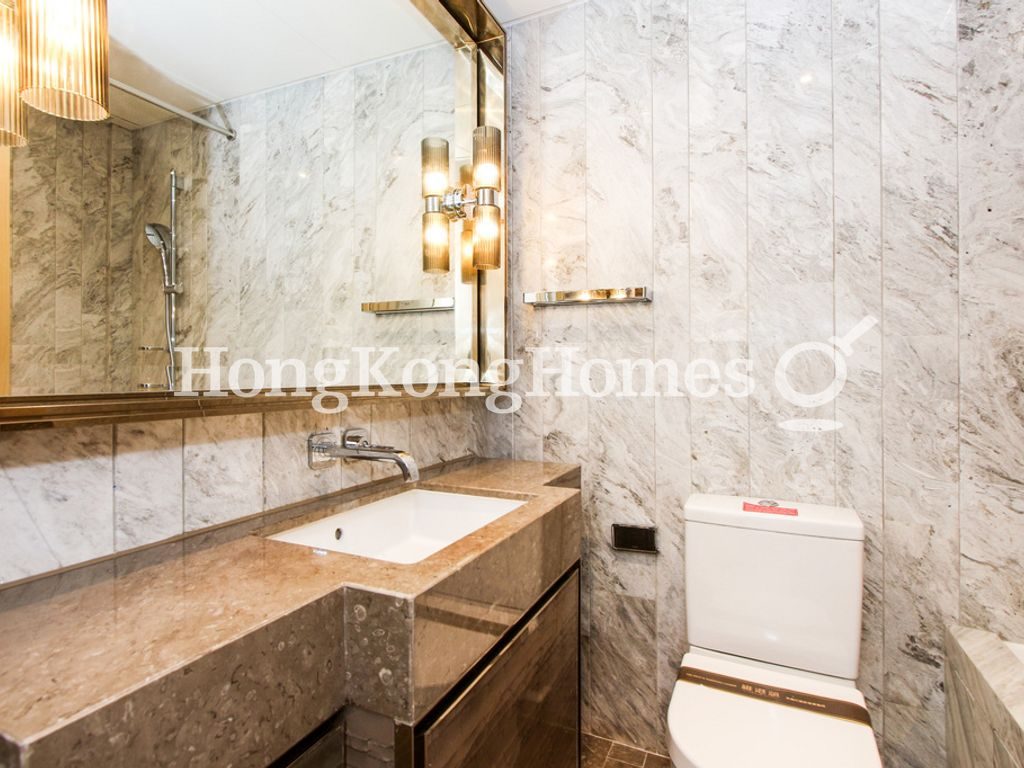 Guest Bathroom — 維港頌，北角