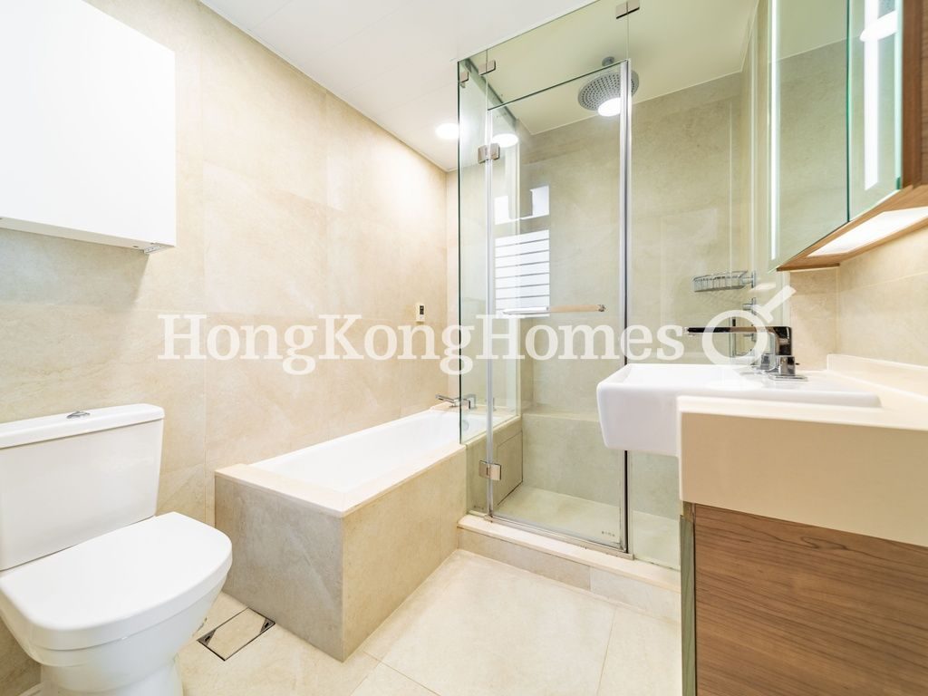 Master Bathroom — 樂融軒，筲箕灣