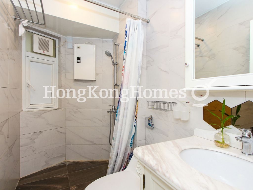 Guest Bathroom — 五福大廈，西環堅尼地城
