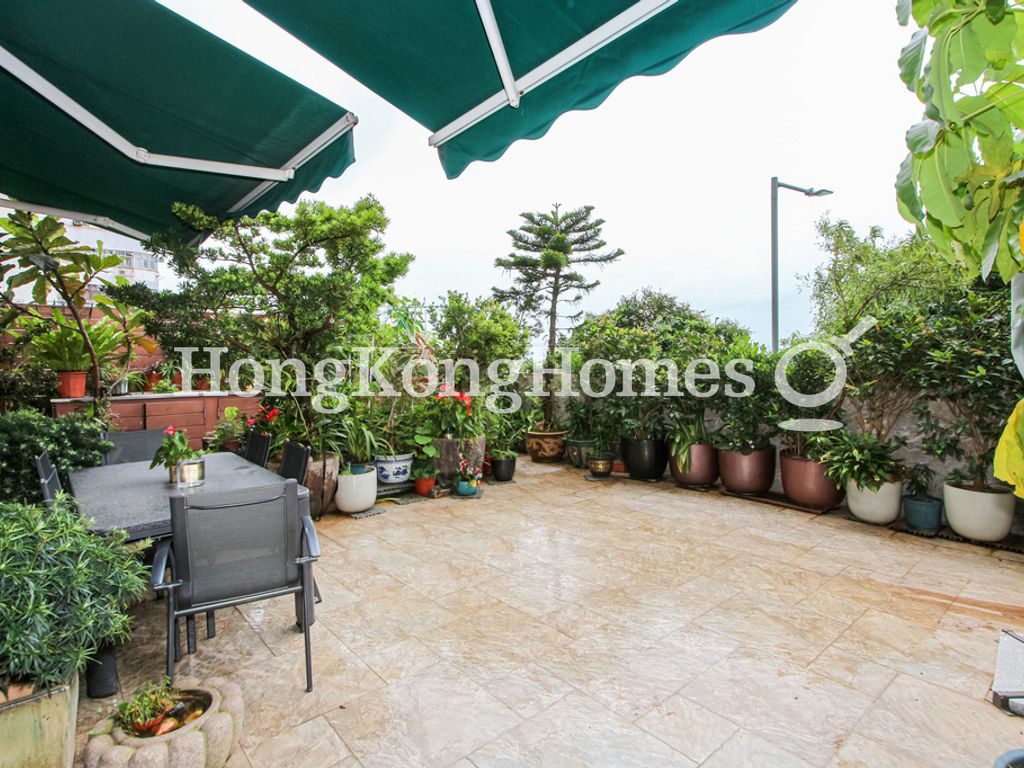 Private Terrace off Living & Dining Room — 五福大廈，西環堅尼地城
