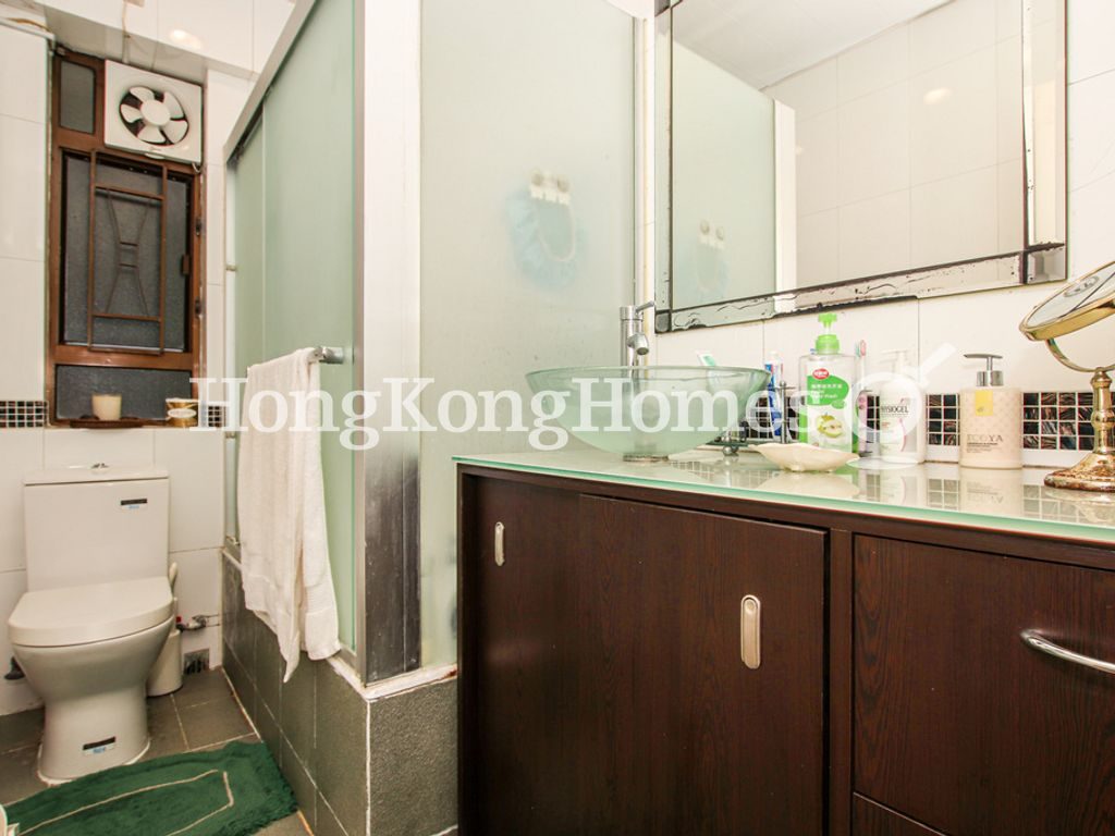 Guest Bathroom — Pearl Gardens, Mid-levels West