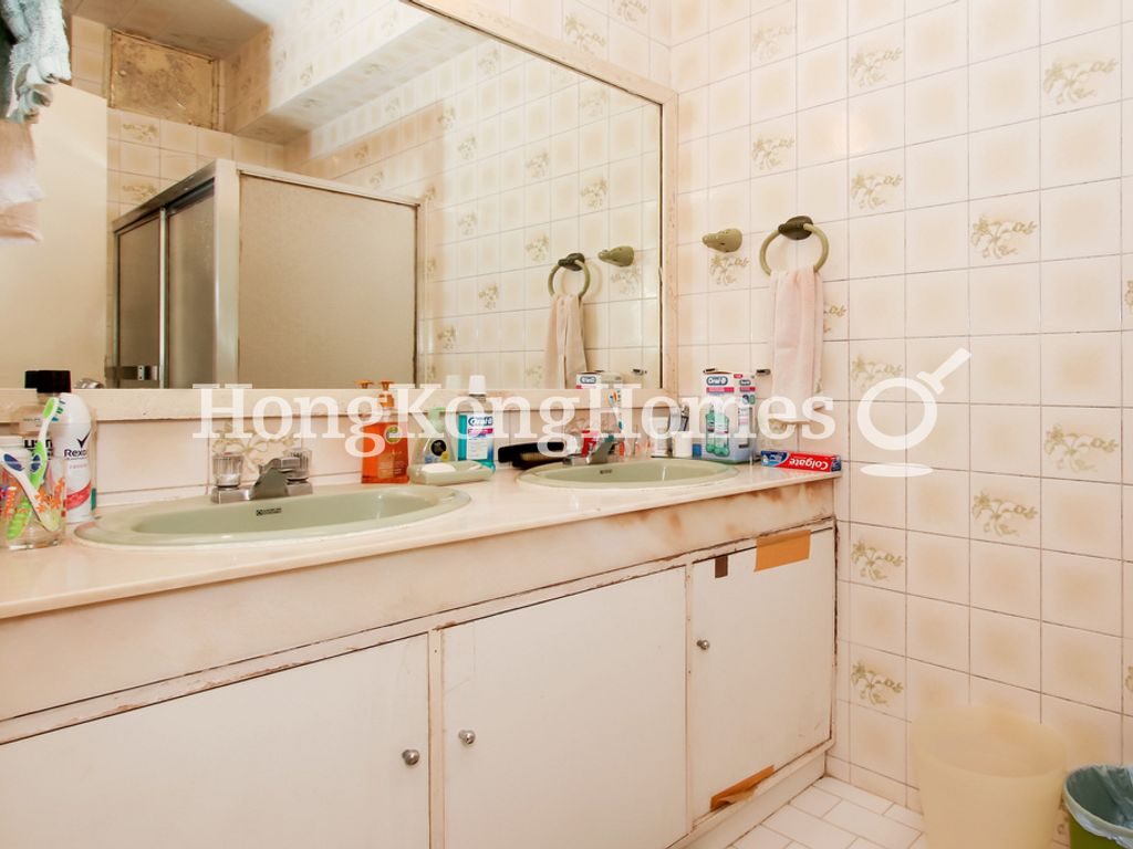 Master Bathroom — Pearl Gardens, Mid-levels West