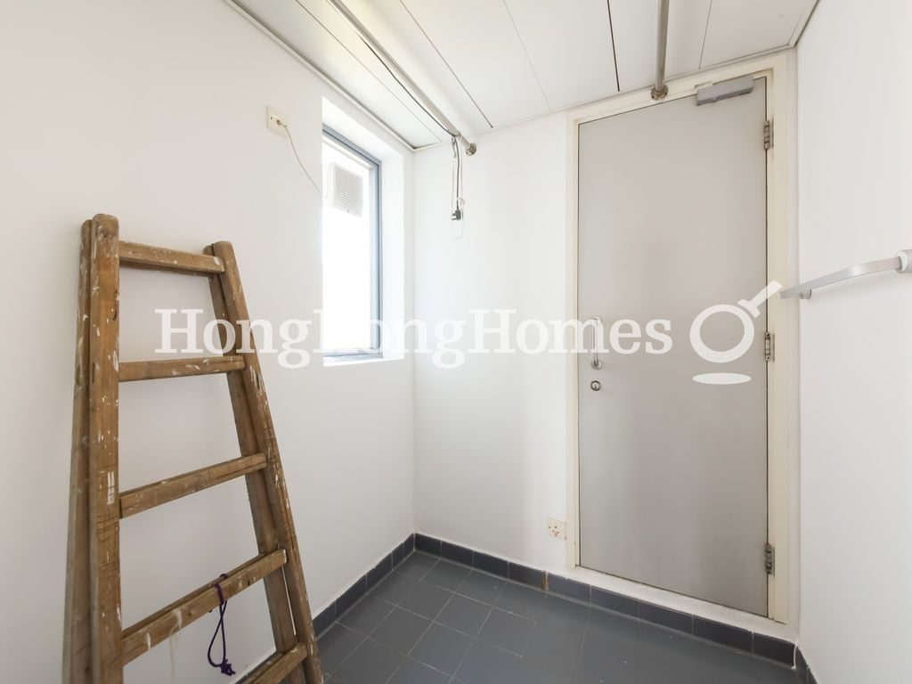 Maid's Room and Washroom — Residence Bel-air - Phase 01, Tower 02, Pokfulam
