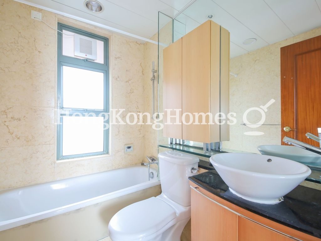 Guest Bathroom — 海天峰 - 第01座，北角半山