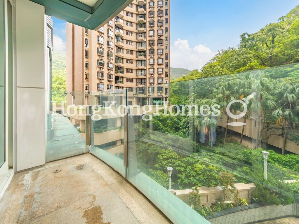 Balcony off Living and Dining Room — 名門 - 第03座，渣甸山