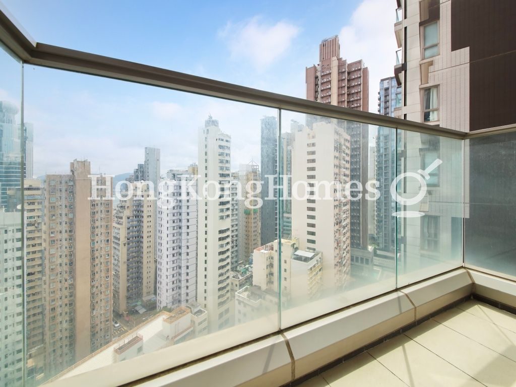 Balcony off Living and Dining Room — 高士台 - 第1座，西半山