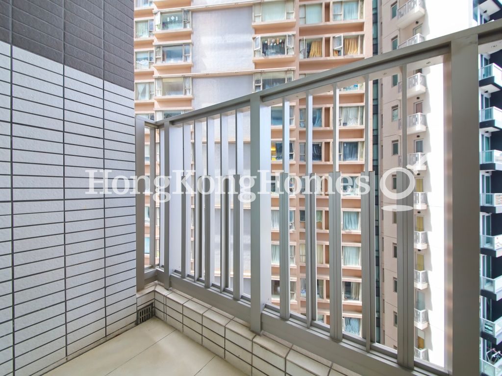 Balcony off Living and Dining Room — 高士台 - 第1座，西半山
