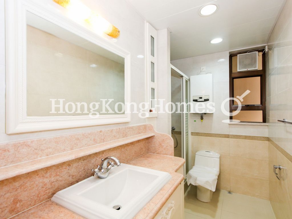 Guest Bathroom — 樂翠台 - A座，跑馬地