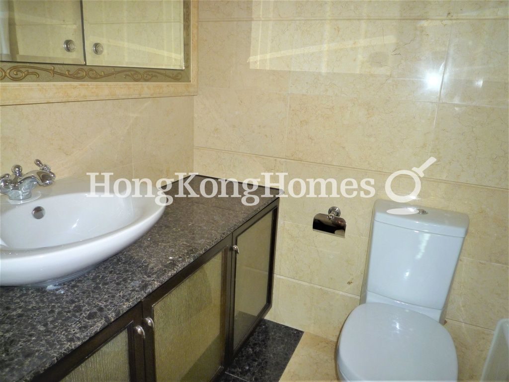 Guest Bathroom — 凱旋門 1期 第1座 (摩天閣)，尖沙咀