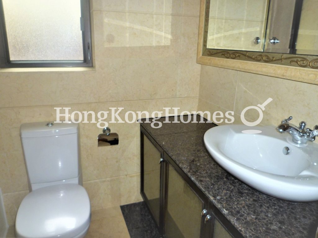 Master Bathroom — 凱旋門 1期 第1座 (摩天閣)，尖沙咀