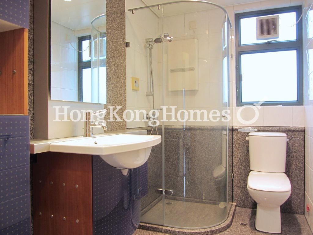 Guest Bathroom — 羅便臣道80號 - 第01座，西半山