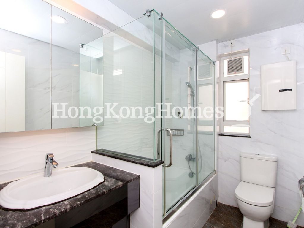 Master Bathroom — 芝蘭台，西半山