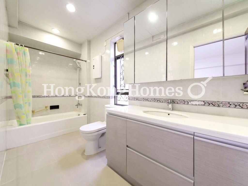 Master Bathroom — 蟠龍道9號，跑馬地