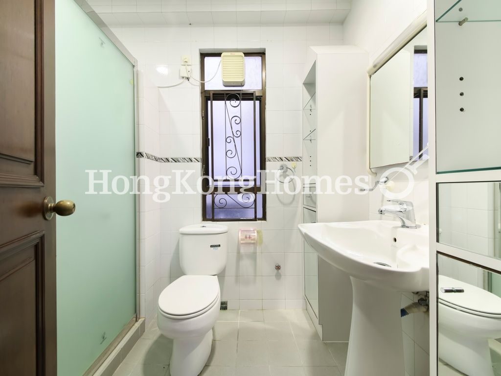 Guest Bathroom — 蟠龍道9號，跑馬地
